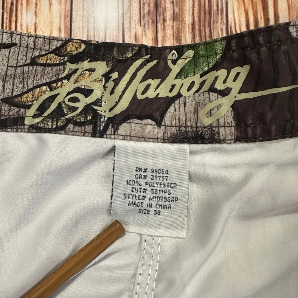 Y2K Billabong Board Shorts Snake/Eagle/Skull Tattoo Print Men's Size 38
